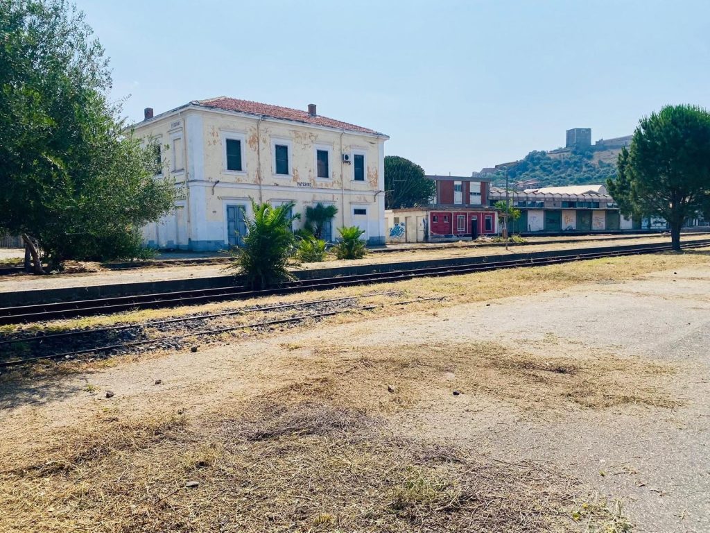 Ferrovia delle Arance, il M5S di Paternò: "Riapertura solo con un piano industriale, altrimenti greenway"