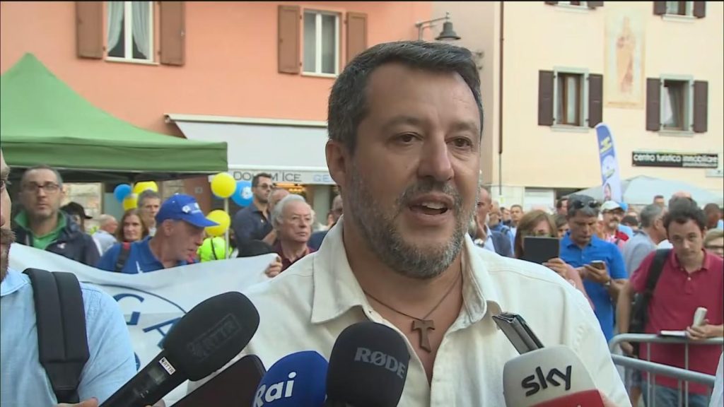 “Prima di Pontida un chiarimento". Salvini spegne le polemiche nella Lega: "Disponibile a coinvolgere governatori e ministri"