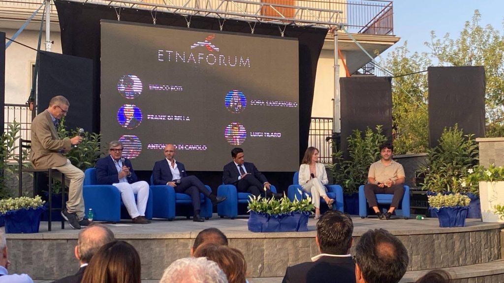 Ragalna, dal vulcano un laboratorio di idee: al via la seconda edizione di EtnaForum. Ministri, artisti e il premio a Tardelli