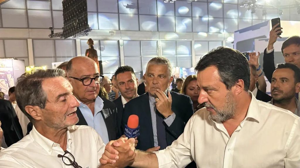 Salvini e Fontana si stringono la mano a Rimini: “Nessun passo di lato, solo avanti”