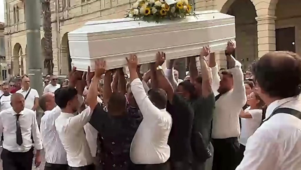 Giallo a Riposto, funerali di Noemi Impellizzeri: l’amico indagato per omicidio