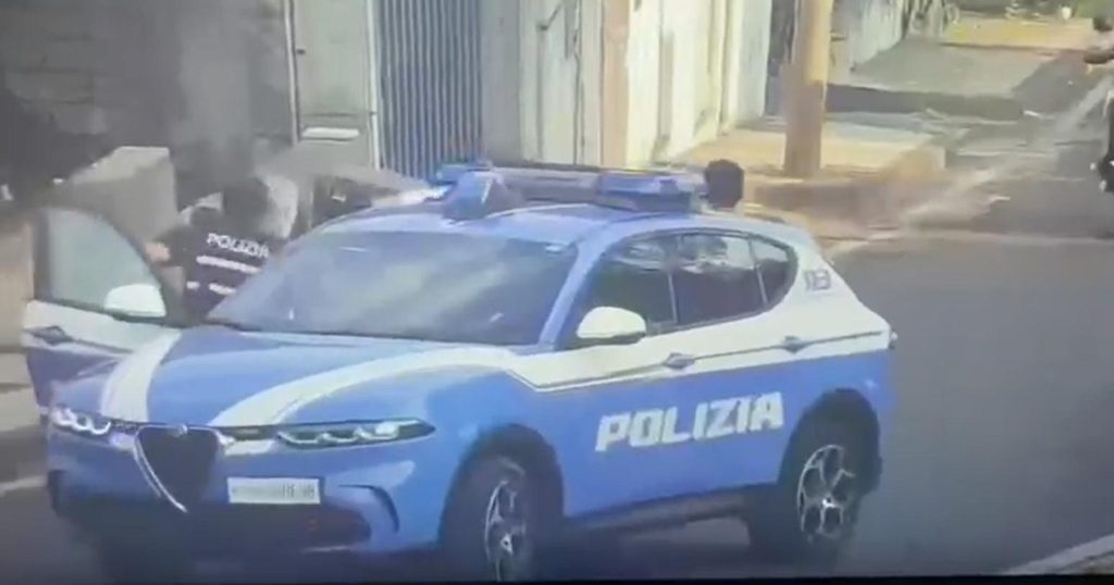 Catania, 17enne incastrato dal Gps: ruba una moto, la polizia lo becca in diretta