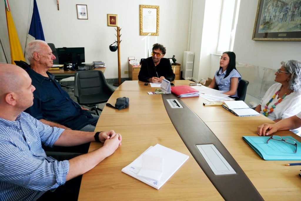 Bronte, vertice in Comune per i ragazzi disabili: «Dopo le scuole superiori nessuno deve restare solo»