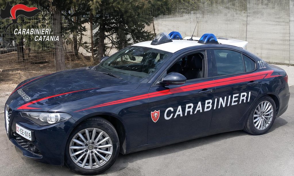Mascalucia, minacce e un vaso scagliato contro l'ex: 56enne denunciato