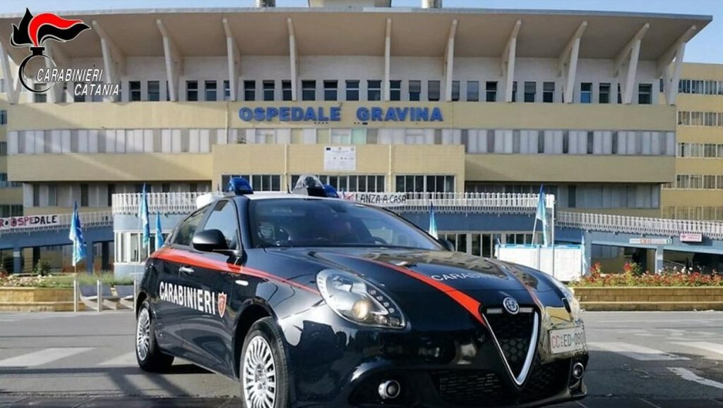 Caltagirone, aggredisce medico e danneggia computer in ospedale: 28enne arrestato