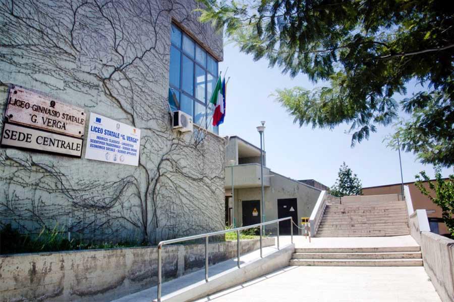 Docente del liceo ‘Verga’ di Adrano condannata dalla Corte dei Conti: dovrà risarcire 13mila euro per titoli falsi