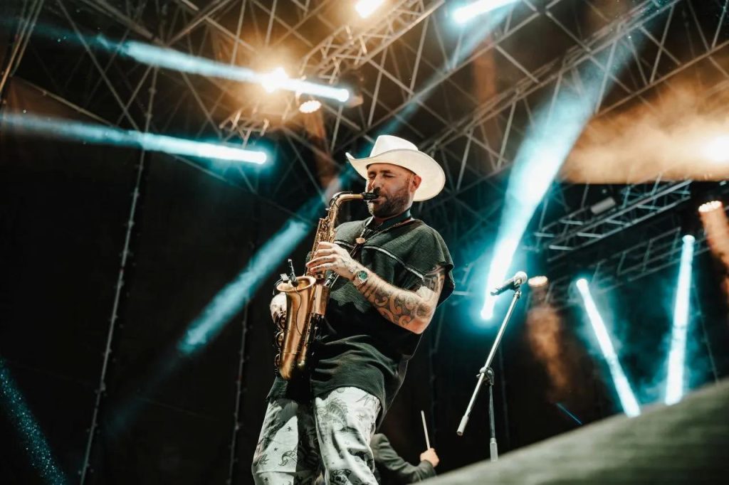 Jimmy Sax in concerto a Biancavilla per la festa di San Placido: show gratuito del sassofonista-star