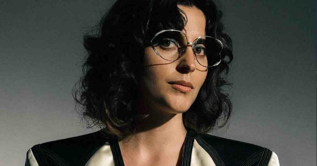 Musica, fuori il nuovo singolo "Niente di me" di Anna Castiglia: un inno ironico contro l'ansia da prestazione