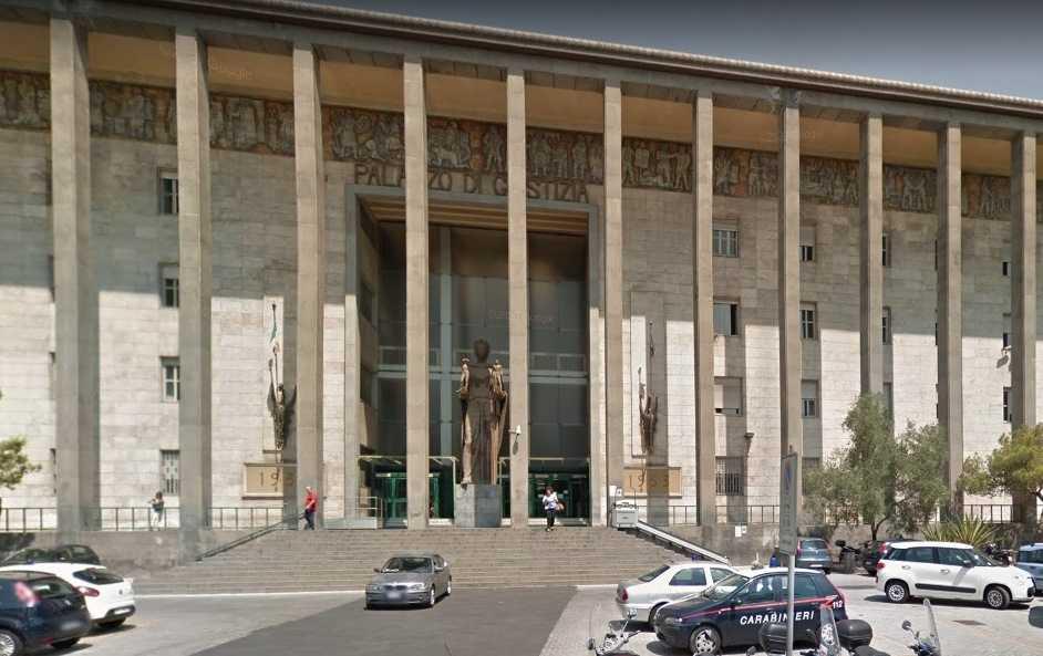 Catania, Procura chiede 6 anni per il medico assolto da violenze sessuali: "Palmi al seno senza pressione"