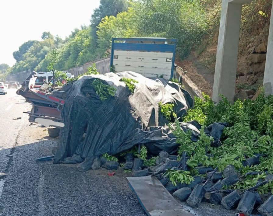 Incidente mortale sulla A18 Messina-Catania: camionista travolto e ucciso tra Fiumefreddo e Giarre