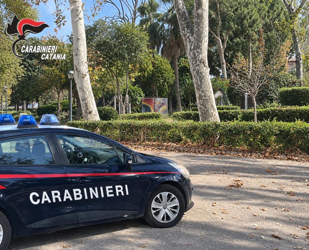 Catania, ruba in supermercato e fugge dentro Villa Bellini: arrestato 22enne