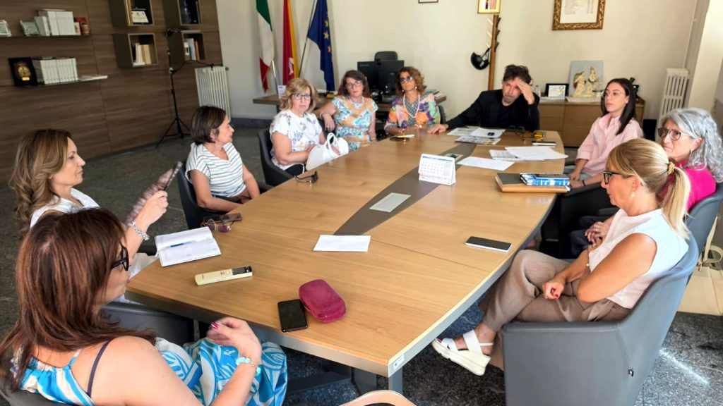 Scuola, servizi e sicurezza: il sindaco di Bronte incontra i dirigenti scolastici
