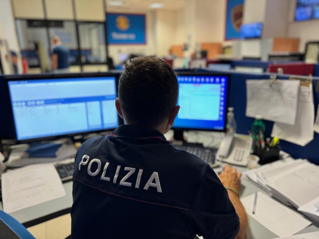 Catania, minaccia e aggredisce la nonna per avere i soldi della droga: 25enne arrestato