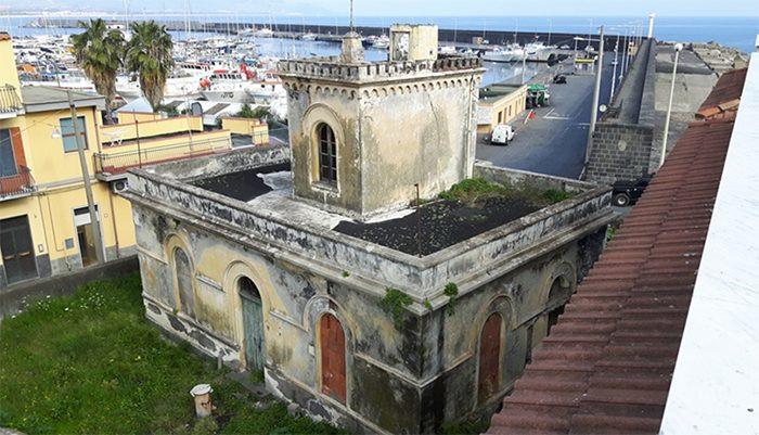 Il faro di Riposto tra i 20 immobili dello Stato messi a bando dall'Agenzia del Demanio