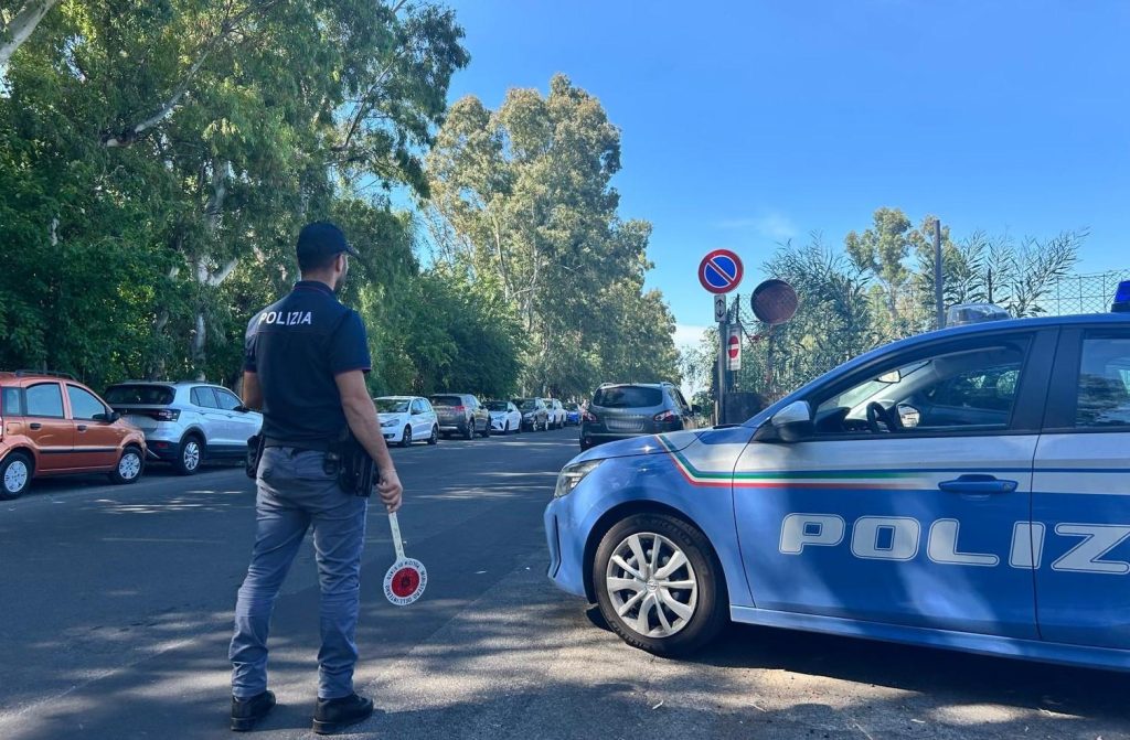Catania, guidava un'auto rubata con targhe false: denunciata una 53enne