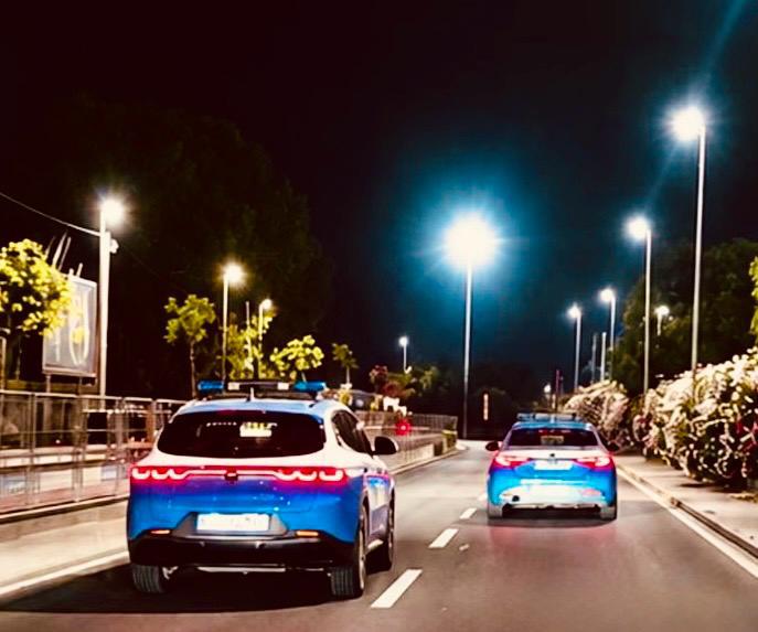 Catania, spara con una pistola ad aria compressa e rompe i vetri delle finestre del vicino: denunciato 17enne