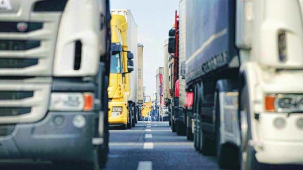 Caro gasolio, trasportatori siciliani al governo: "Pazienza esaurita, pronti al blocco dei porti"